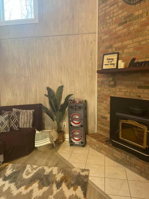 Modern Home Near Lake W Hottub, Game Room, Fireplace Albrightsville Экстерьер фото